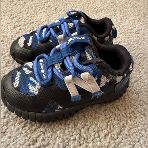 New Balance Kids' Playgruv Black and Blue Sneakers